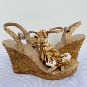 🌴 NWOT CHARLES by Charles David Sand Seashell Lajolla Wedge Sandal 🌴
